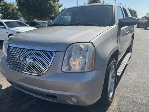 Used 2007 GMC Yukon Denali image 1