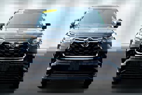 Used 2020 Toyota Highlander L image 2