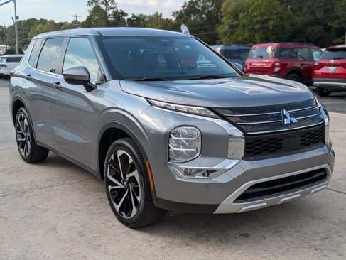 Used 2022 Mitsubishi Outlander SE image 4