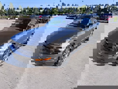 Used 2005 Ford Mustang Deluxe image 4