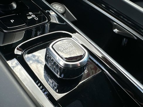 Certified 2024 Volvo S60 B5 Core image 30