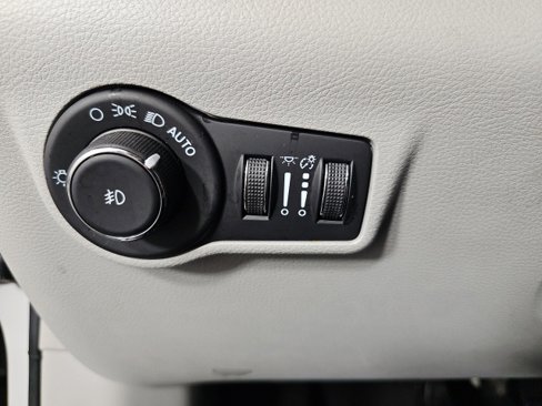 Certified 2022 Jeep Compass Limited image 18