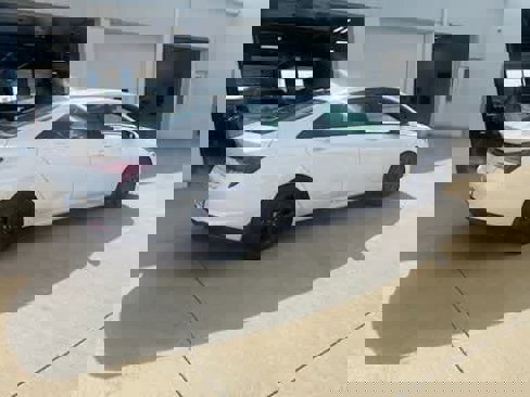 Used 2023 Hyundai Elantra Blue image 2