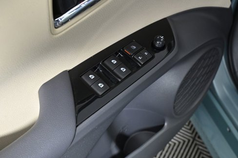 Used 2016 Toyota Prius image 23