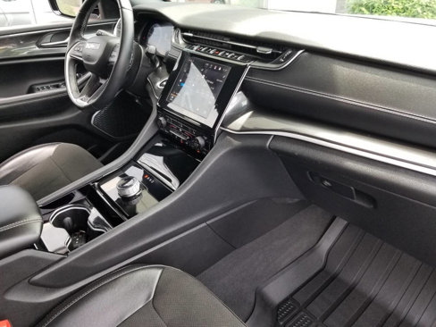 Certified 2022 Jeep Grand Cherokee L Laredo image 11