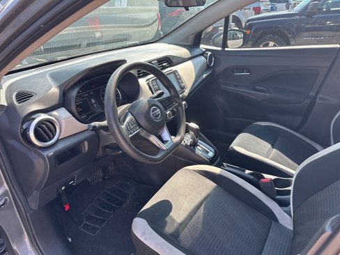 Used 2021 Nissan Versa SV image 5