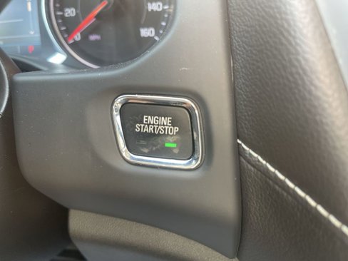 Used 2023 GMC Acadia SLE image 13