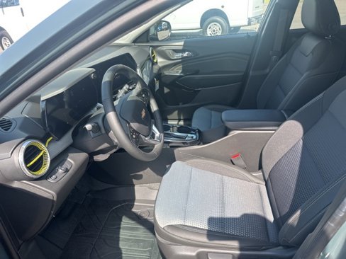 New 2025 Chevrolet Trax LT w/ Driver Confidence Package image 8
