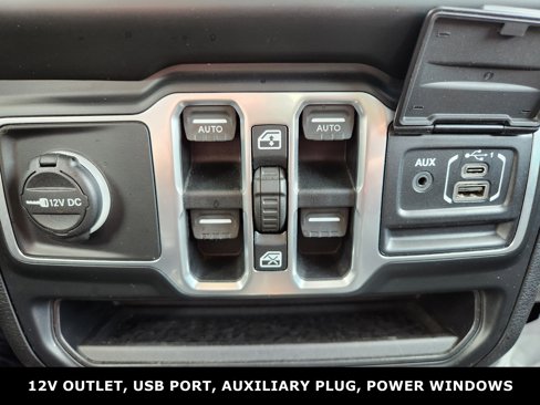Used 2018 Jeep Wrangler Unlimited Sport S image 3