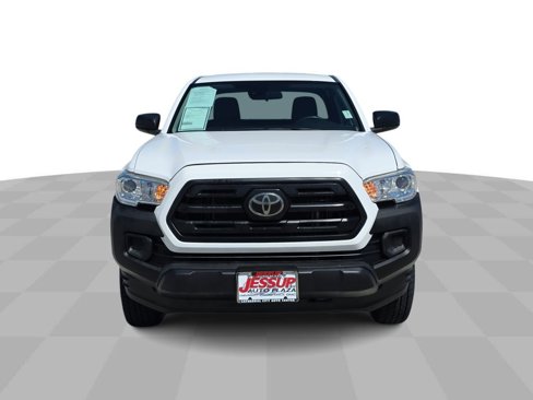 Used 2018 Toyota Tacoma SR image 3