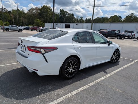 Used 2024 Toyota Camry SE image 5