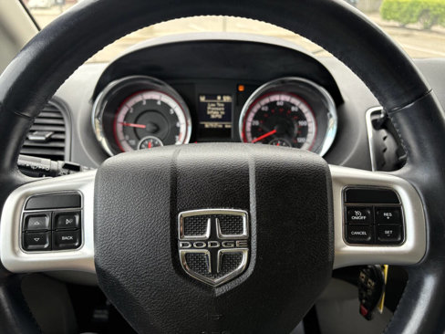 Used 2012 Dodge Grand Caravan SXT image 41