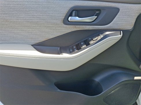 Used 2023 Nissan Rogue SV image 13