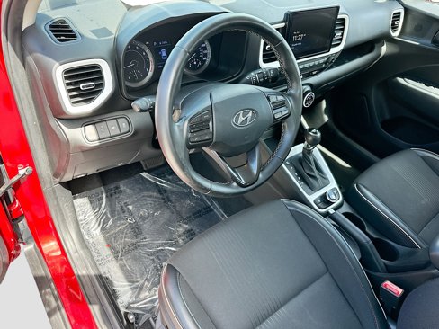 Used 2022 Hyundai Venue Limited image 9
