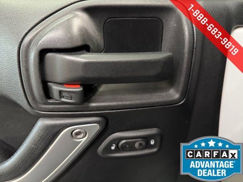 Used 2015 Jeep Wrangler Unlimited Sahara w/ Dual Top Group image 9
