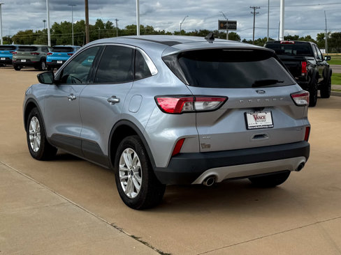 Used 2022 Ford Escape SE image 4