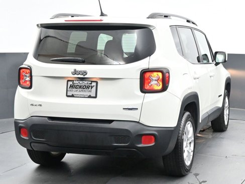 Used 2016 Jeep Renegade Latitude w/ Cold Weather Group image 6