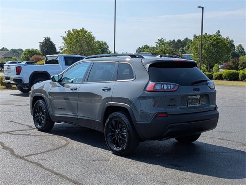 Used 2023 Jeep Cherokee Altitude Lux image 5