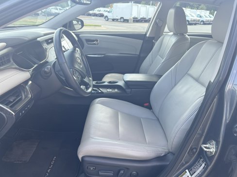Used 2018 Toyota Avalon Limited image 16