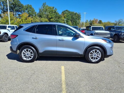 Used 2022 Ford Escape SE w/ Cold Weather Package image 9