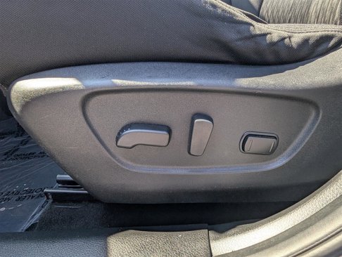 Used 2018 Nissan Rogue SV image 19