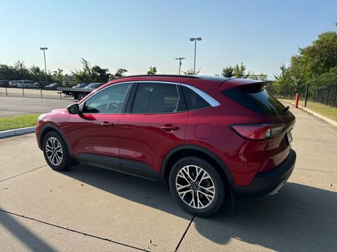 Used 2020 Ford Escape SEL image 3