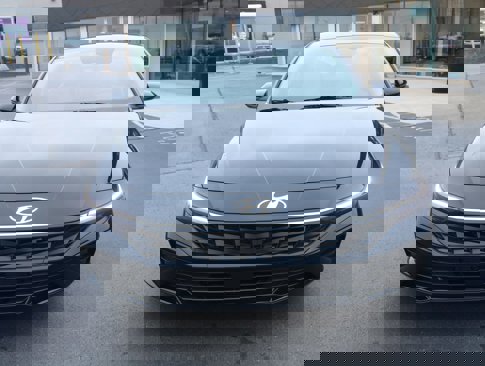 New 2025 Hyundai Elantra Limited image 11