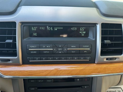 Used 2010 Lincoln MKZ image 31