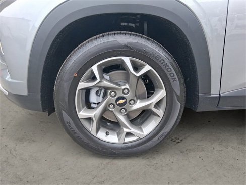 New 2026 Chevrolet Trax LT w/ Sunroof Package image 14