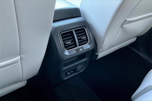 Used 2018 Volkswagen Tiguan SE image 10