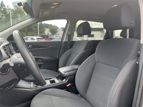 Used 2020 Kia Sorento LX image 11