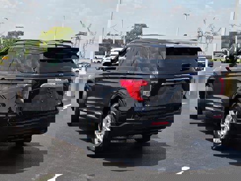 Used 2020 Ford Explorer XLT w/ Comfort Package image 16