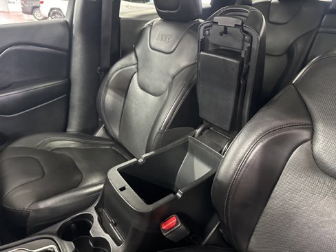 Used 2019 Jeep Cherokee Limited image 26