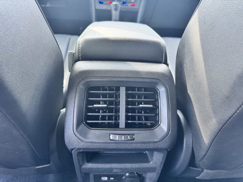 Certified 2022 Volkswagen Tiguan SE image 13