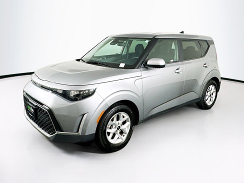 Used 2023 Kia Soul LX w/ LX Technology Package image 3