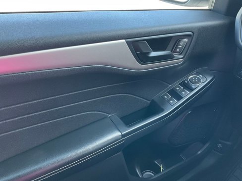Certified 2022 Ford Escape SE w/ SE Sport Appearance Package image 38
