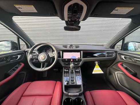 Used 2025 Porsche Macan image 27