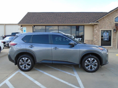 Used 2023 Nissan Rogue SV image 4