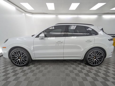 Certified 2024 Porsche Cayenne image 2