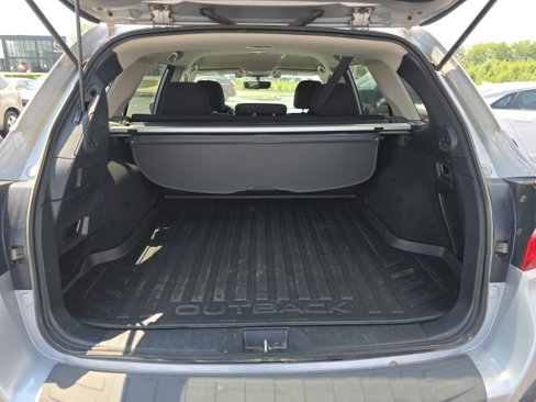 Used 2019 Subaru Outback 2.5i Premium image 11