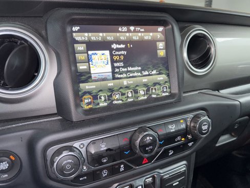 Used 2018 Jeep Wrangler Unlimited Sahara image 14