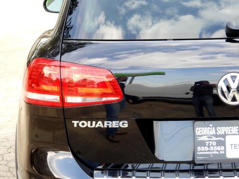 Used 2016 Volkswagen Touareg Sport image 17