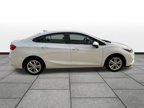 Used 2017 Chevrolet Cruze LT image 6