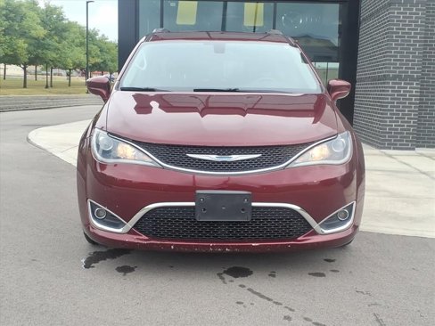 Used 2017 Chrysler Pacifica Touring-L image 2