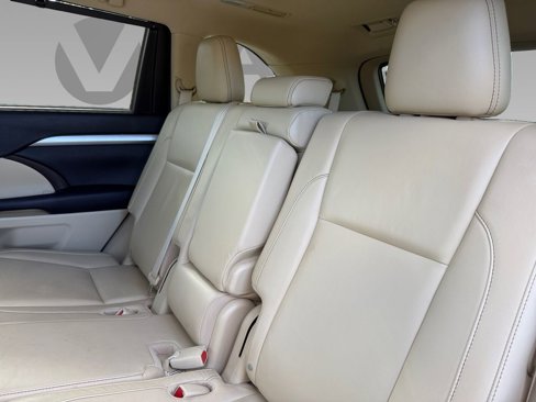 Used 2016 Toyota Highlander XLE image 4