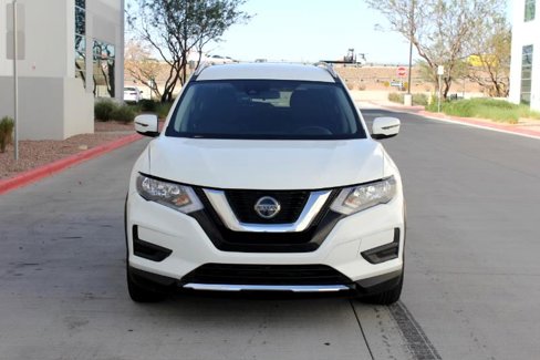 Used 2020 Nissan Rogue SV image 2