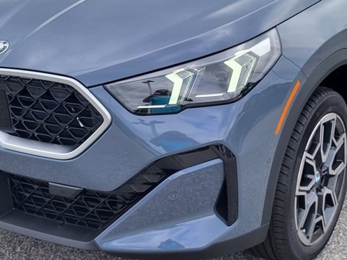 New 2025 BMW X2 xDrive28i w/ Convenience Package image 6