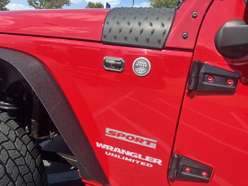 Used 2010 Jeep Wrangler Unlimited Sport image 16