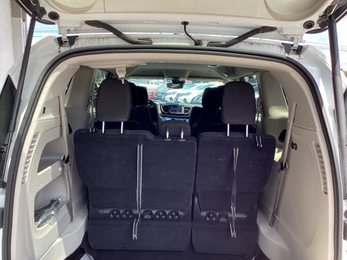 Used 2023 Chrysler Voyager LX image 11
