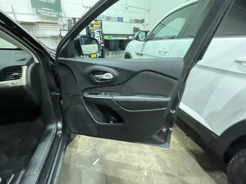 Used 2016 Jeep Cherokee Latitude image 21